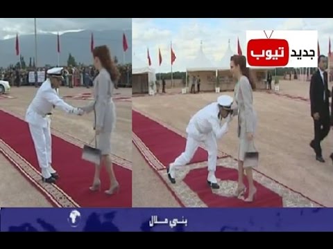 شاهد طريقة سلام ضابط الحرس الملكي على الأميرة للا سلمى